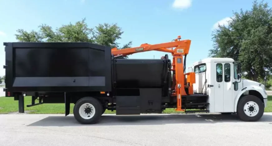 Petersen Industries Upsetting Tempest Cleanup and Trash The board with Hook Loaders